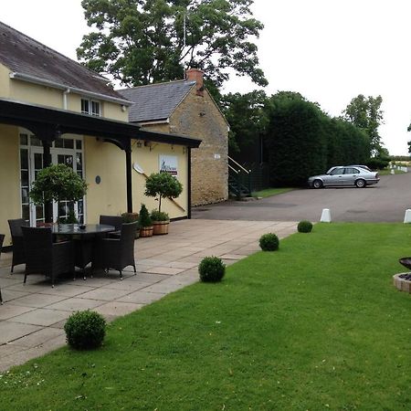 Sharnbrook Millhouse Hotel And Riverside Restaurant מראה חיצוני תמונה