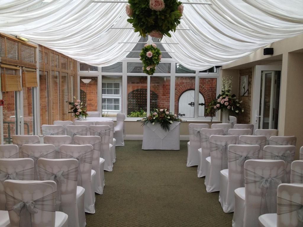 Sharnbrook Millhouse Hotel And Riverside Restaurant מראה חיצוני תמונה