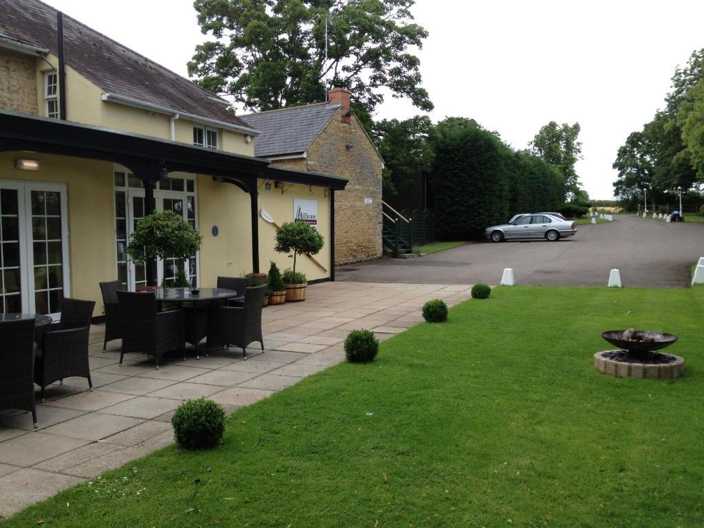 Sharnbrook Millhouse Hotel And Riverside Restaurant מראה חיצוני תמונה
